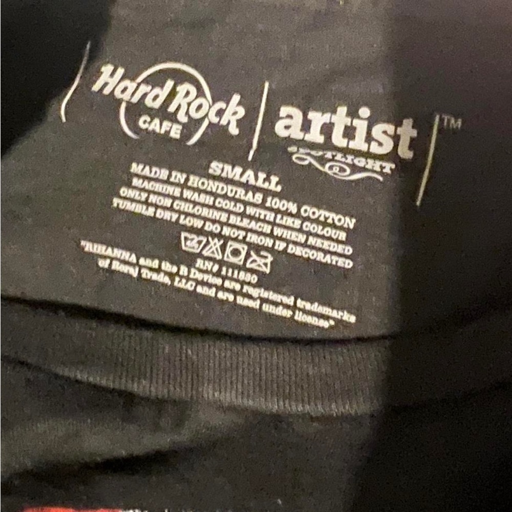 Rihanna Women's Hard Rock Cafe NY Artist spotlight Black T-Shirt S USA WIMSYGOTH - Picture 3 of 6